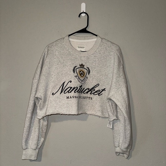 Abercrombie & Fitch Sweaters - Abercrombie and Fitch Cropped Nantucket Crewneck Medium